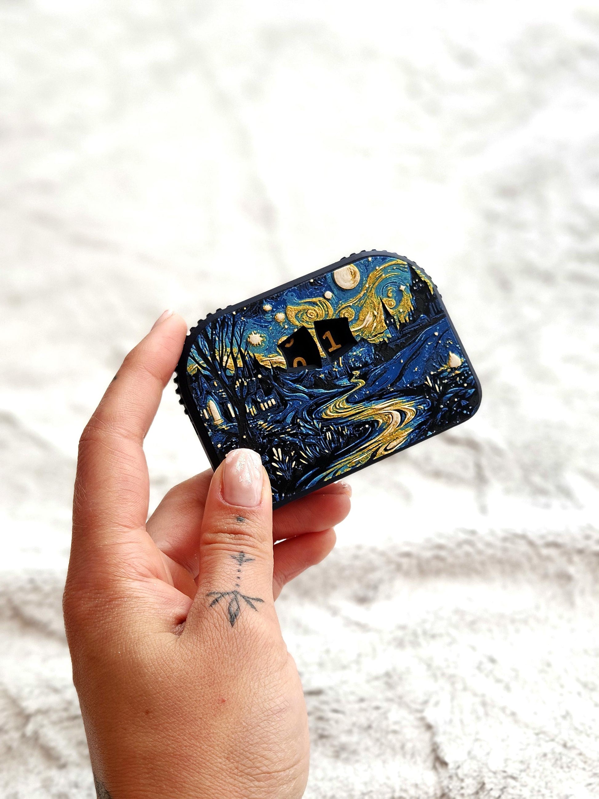 Artisan MTG Life Counter – Smooth Dual Dials with Elegant Artistic Faceplate Design