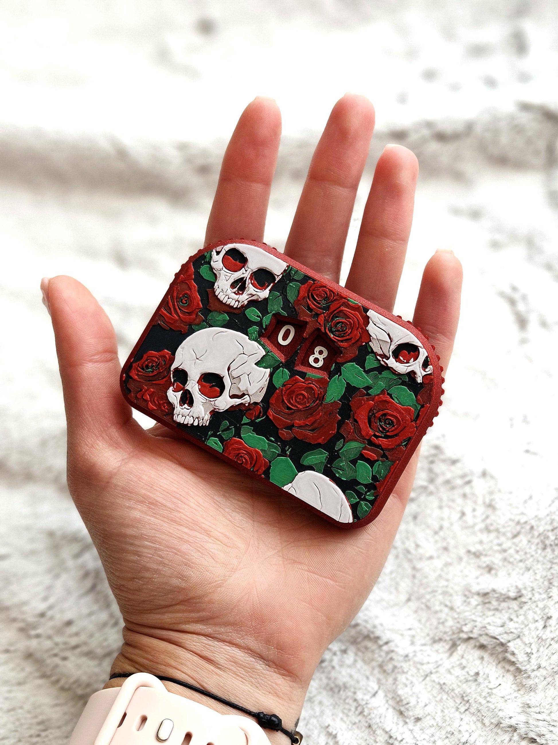 Skulls & Roses MTG Life Counter: Artistic Spinning Dials for Magic The Gathering